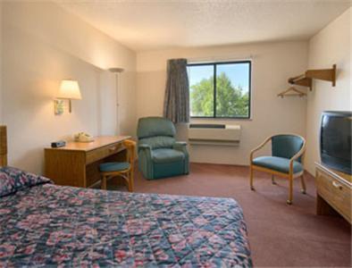 Super 8 By Wyndham Long Prairie Motel Room photo