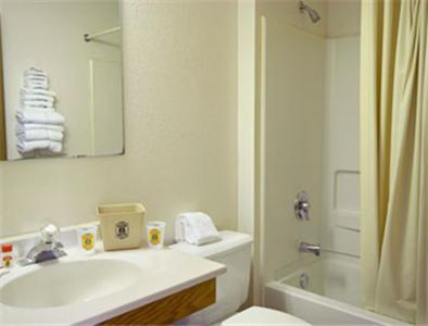 Super 8 By Wyndham Long Prairie Motel Room photo