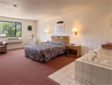Super 8 By Wyndham Long Prairie Motel Room photo